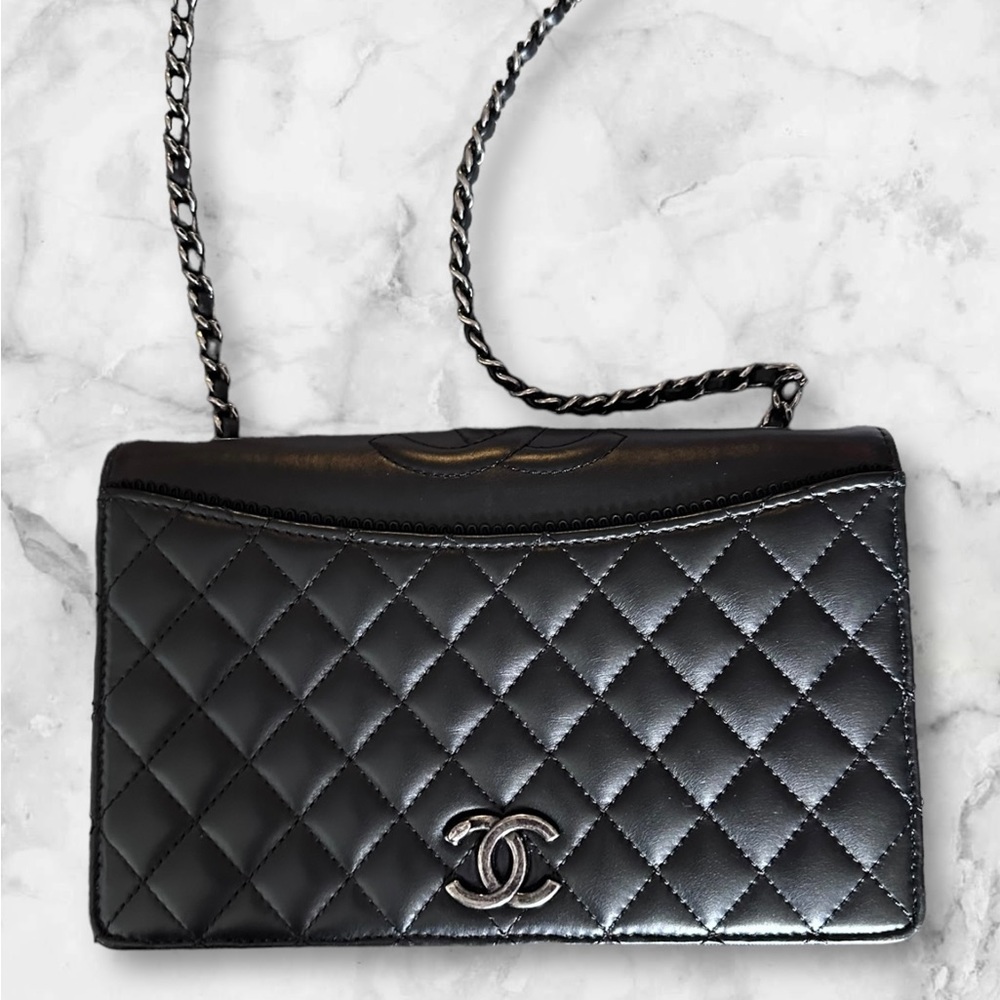 Chanel black lambskin small ballerine bag